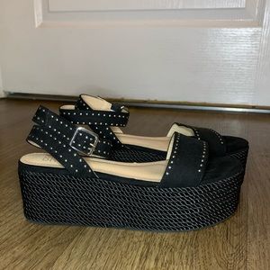 Black picnic sandals